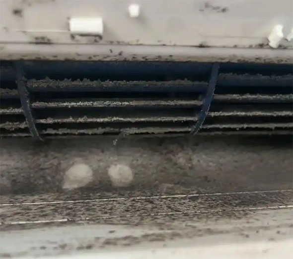 广西空调吹的风有股烧焦味是怎么回事